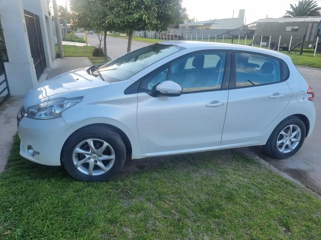 Peugeot 208 2014