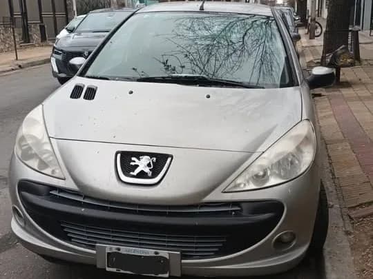 Peugeot 207 compact 2011